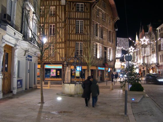  Troyes by night